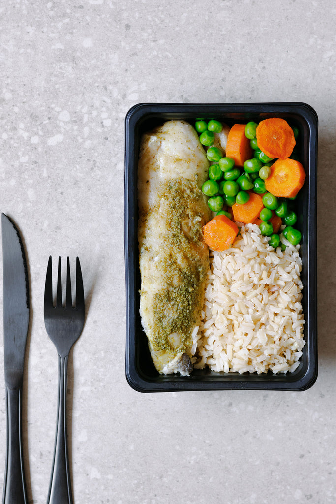 Steamed Hake Fillet with Brown Rice, Carrots and Peas